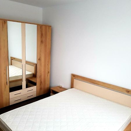 Happyhome Central Deluxe Apartments Орадя Экстерьер фото
