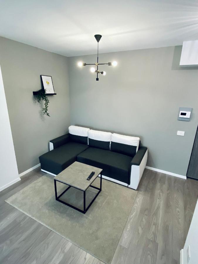 Happyhome Central Deluxe Apartments Орадя Экстерьер фото