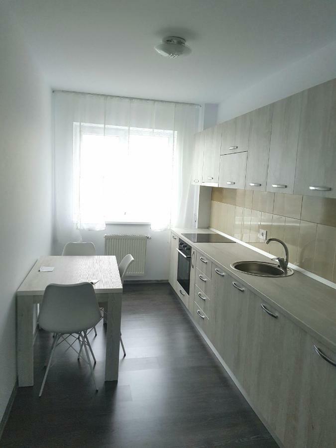 Happyhome Central Deluxe Apartments Орадя Экстерьер фото