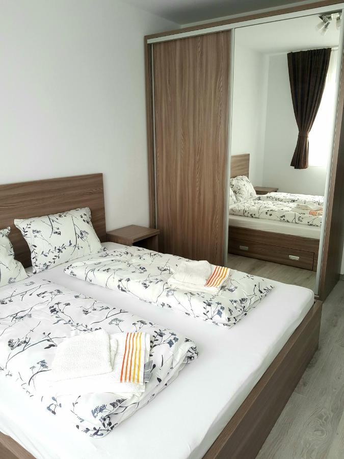 Happyhome Central Deluxe Apartments Орадя Экстерьер фото