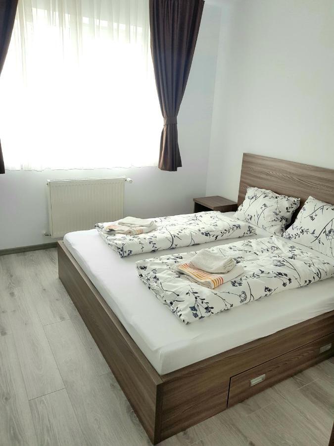 Happyhome Central Deluxe Apartments Орадя Экстерьер фото